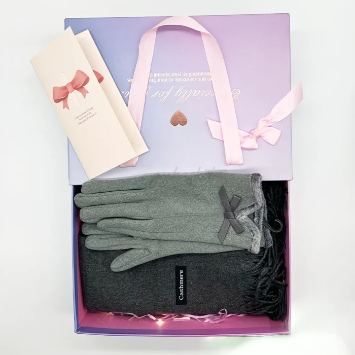 Cashmere Gift Elegant gloves and scarf - Image 3