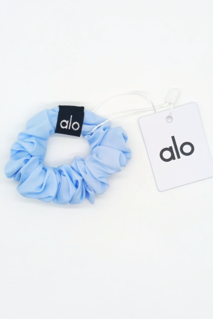 Alo yoga Fresh Mini Scrunchie - Image 4