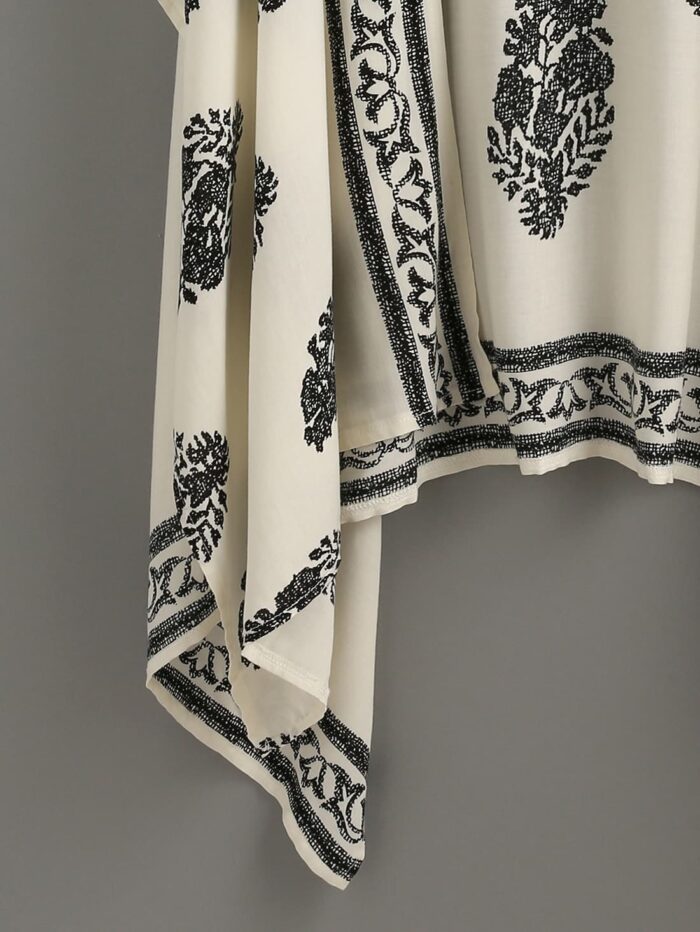 Shein Vintage-style kimono with elegant pattern print. - Image 3